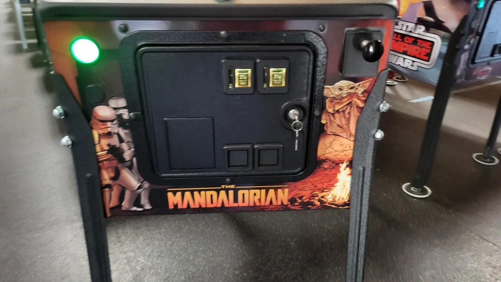 The Mandalorian Premium Edition Pinball - Image 3